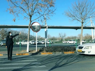 開自動擋，出現這3種情況一定停車