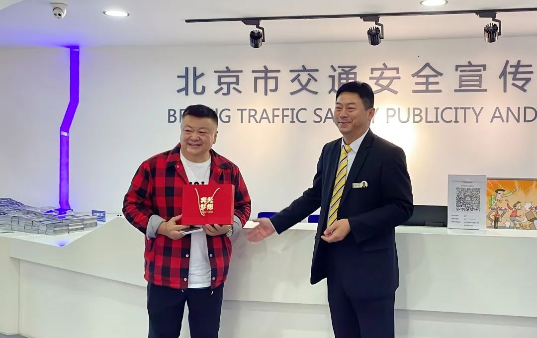 恭喜著名演員洪劍濤老師東方時(shí)尚駕校喜提C6駕照