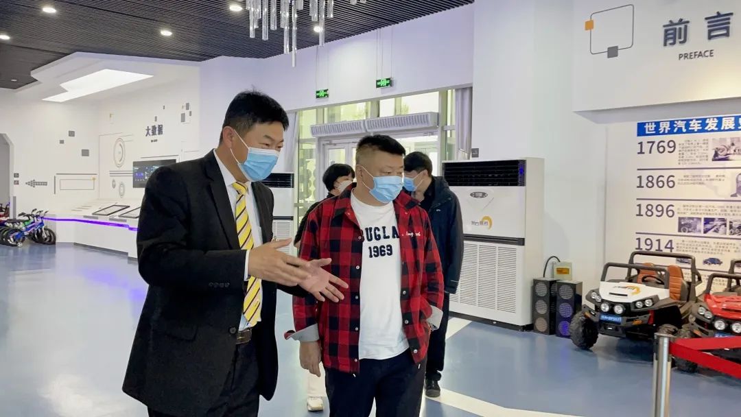 恭喜著名演員洪劍濤老師東方時(shí)尚駕校喜提C6駕照